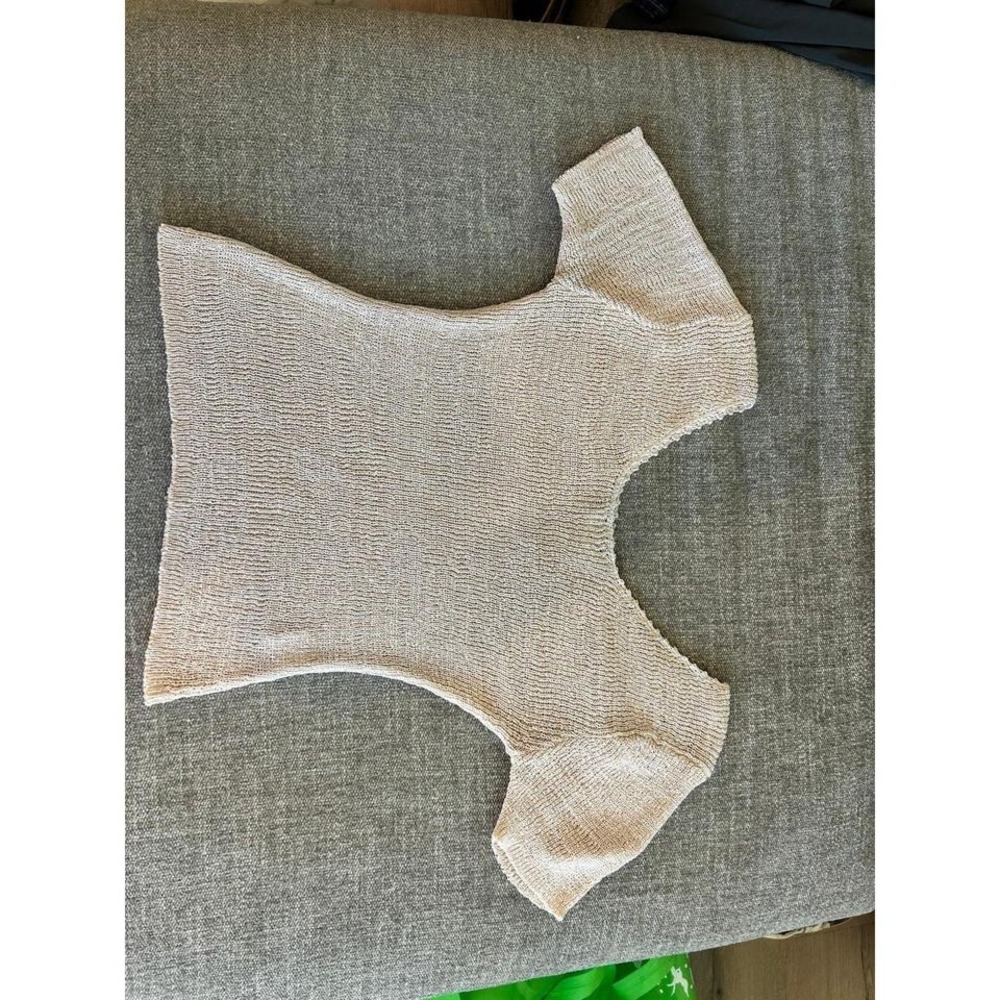 Cute stretchy light pink t shirt / sweater